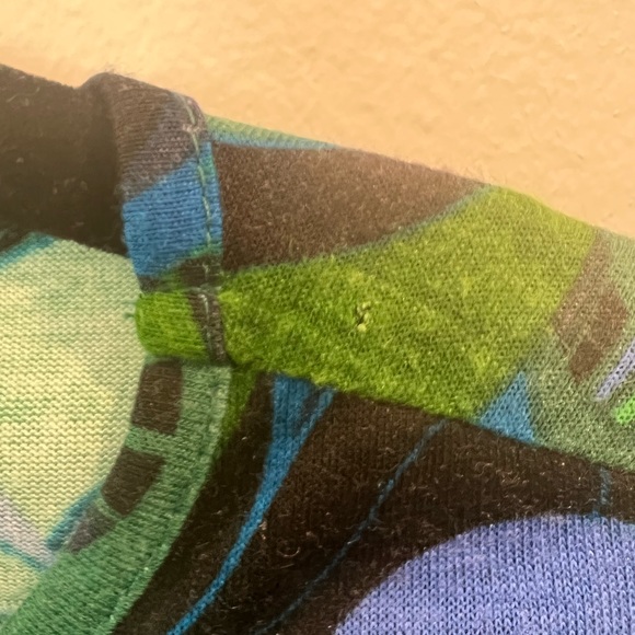 Peacock inspired blouse with pleated placket & cuffs. - Picture 4 of 5